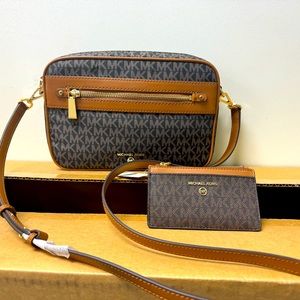 Micheal Kors Purse/Wallet NWT NEVER USED